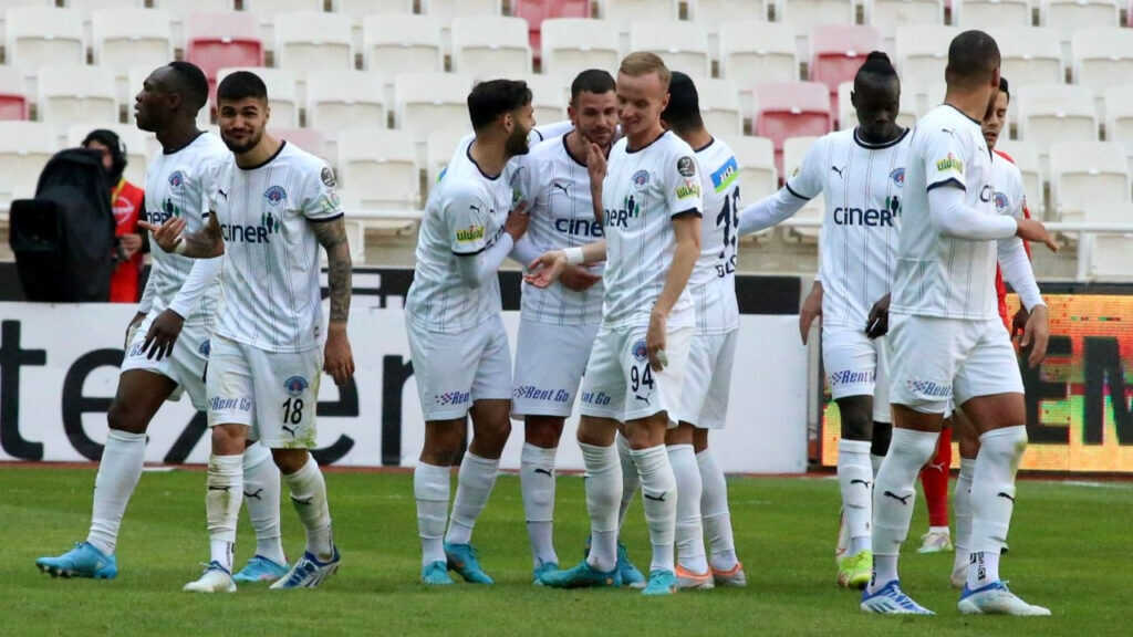 Giresunspor’un Galatasaray karşısında aldığı galibiyet konuşuluyor