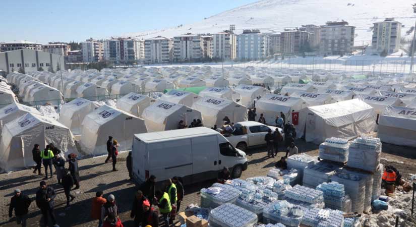 Deprem bölgesine 300 bin 809 çadır