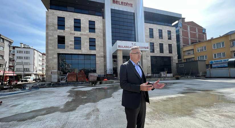 Belediye binası ve meydan açılıyor