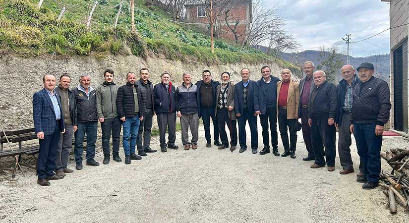 Mahalle sakinleriyle bir araya geliyor