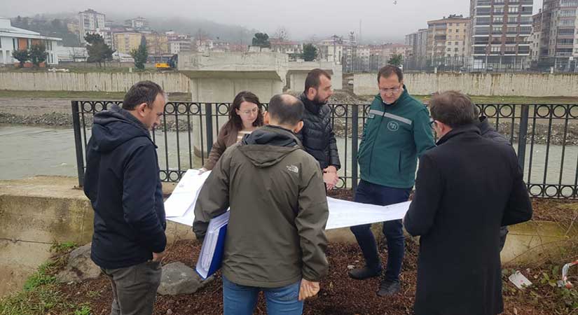 Köprü ve taşkın koruma imalatları sürüyor