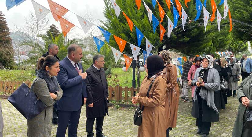 Erener yoğun ilgi gördü