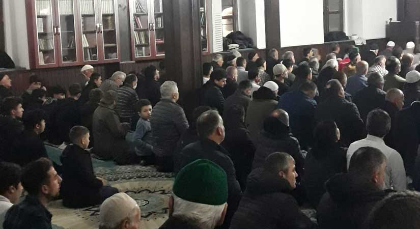 Hatimle teravih namazına yoğun katılım