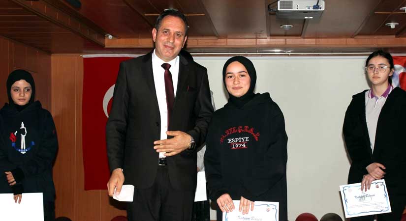 İstiklal Marşı okuma yarışması yapıldı