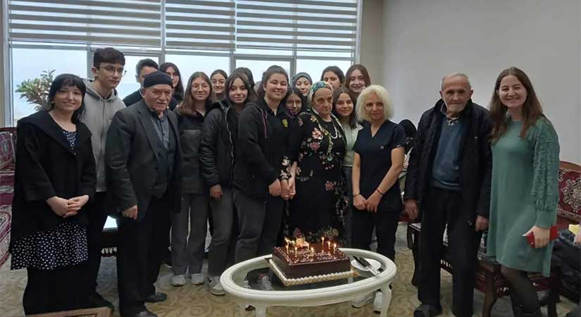 Huzurevi sakinleriyle buluştular