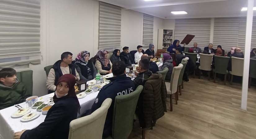 Şehit aileleri ve gazilere iftar yemeği