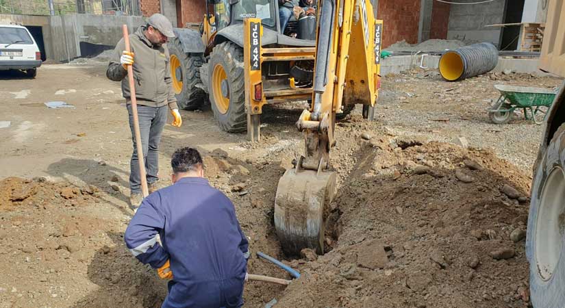 Su kanal ekipleri şehrin sorunlarını çözüme kavuşturuyor