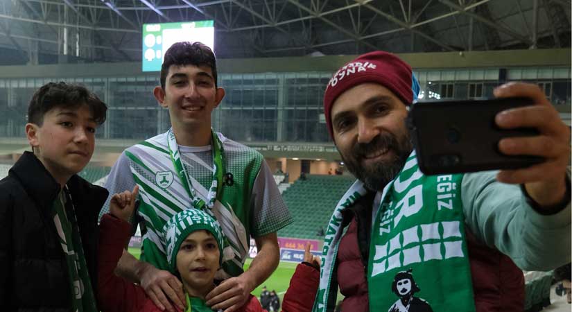 Giresunspor taraftarıyla kazanır