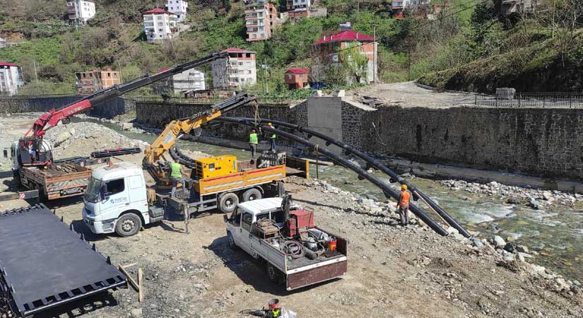 Yaya köprüsü inşaatı sürüyor