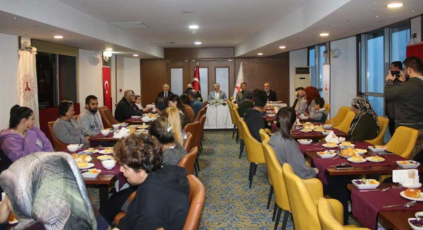 Birlikte iftar yapıp, sohbet etti