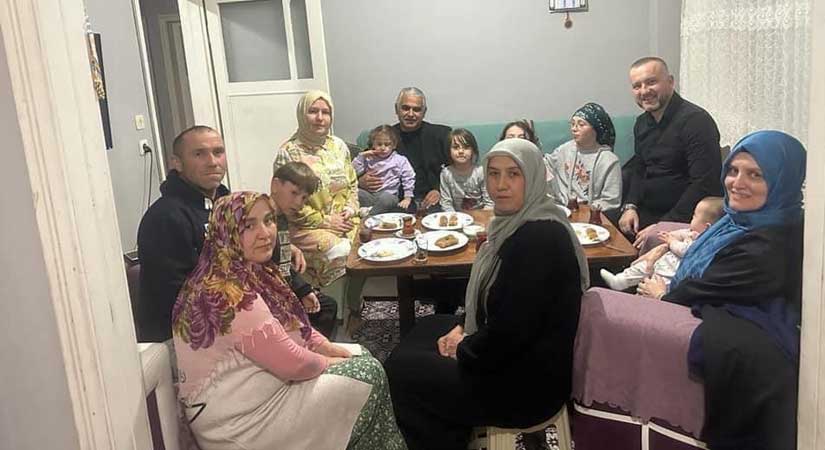 İftar sofralarına misafir oldu