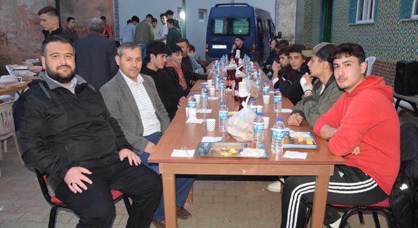 Espiye Fatih Cami Gençliği İftarda buluştu