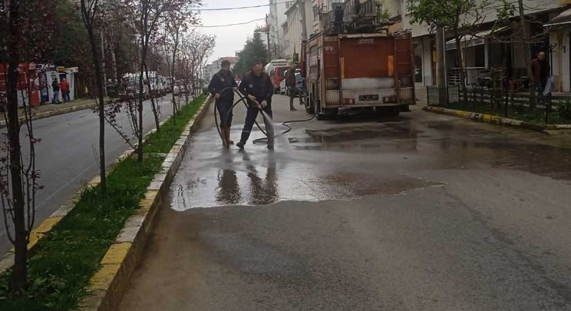 Keşap’ta cadde ve sokaklar yıkanıyor