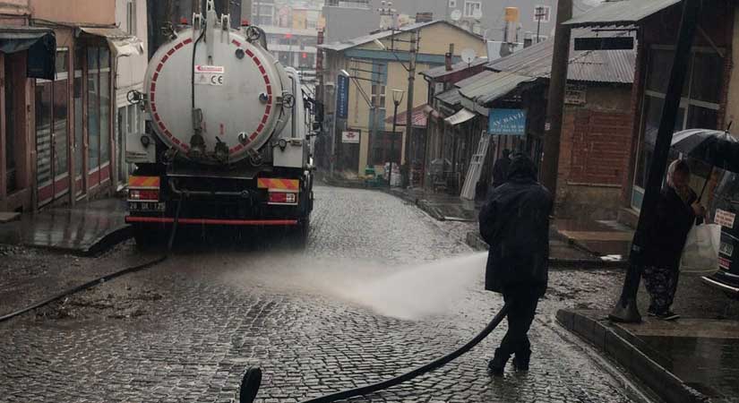 Şebinde cadde ve sokaklar temizleniyor