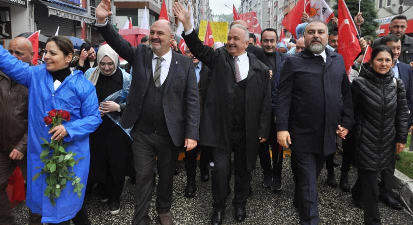 Cumhur İttifakı ve AK Parti sandıktan birinci çıkmıştır