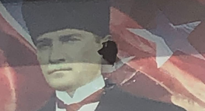 Bulancak’ta Atatürk posterine saldırı