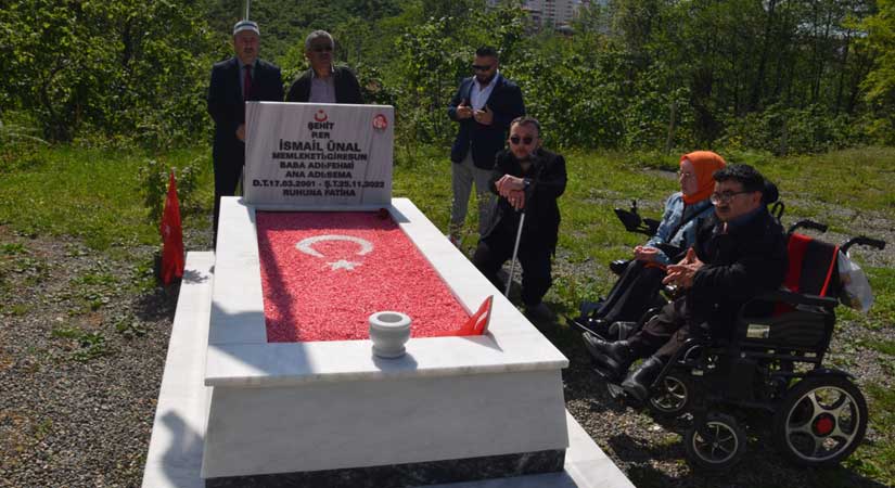 Engelliler şehidin mezarını ziyaret etti