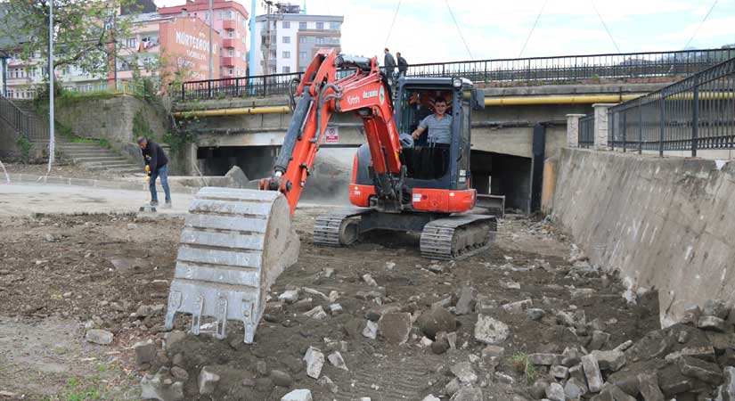 Araç ve yaya ulaşımı güvenli hale getiriliyor