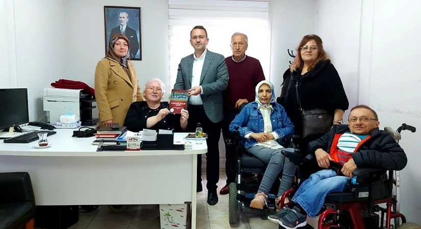 ‘Umudumuz Var’ adlı kitap yayımladı