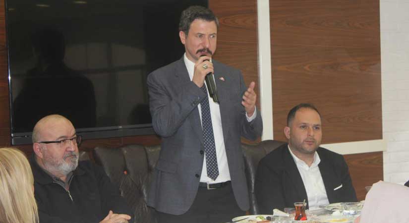 Konal muhtarlarla bir araya geldi