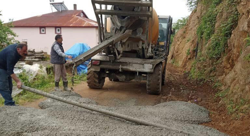 Piraziz’de köy yolları iyileştiriliyor