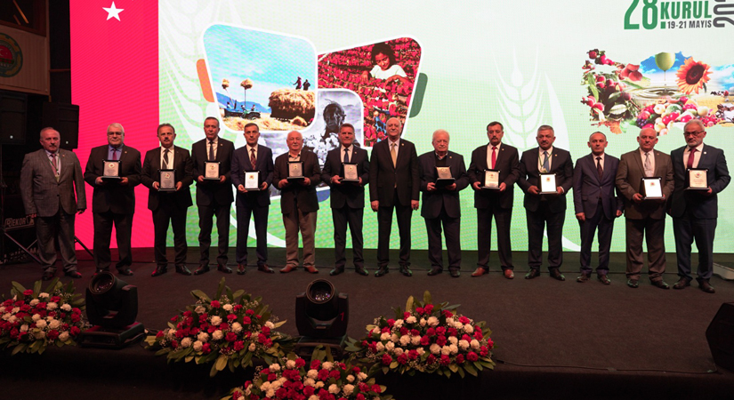 TZOB’tan 20 yılını dolduran başkanlara plaket