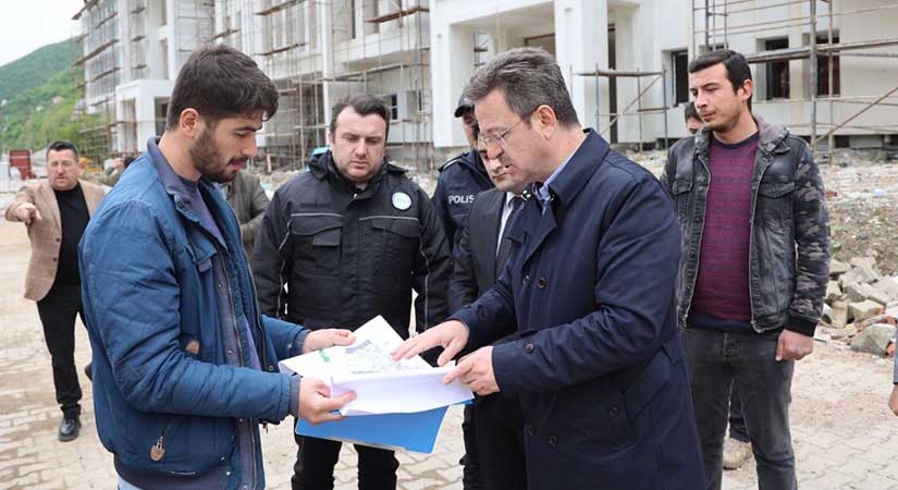 Yapımı devam eden kamu binalarında inceleme