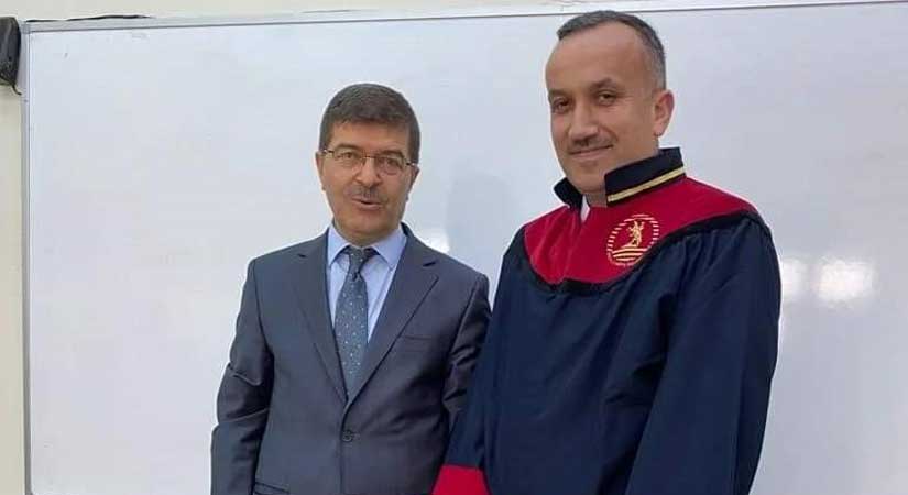 Eynesil Müftüsü Çelik “doktora tezini” bitirdi