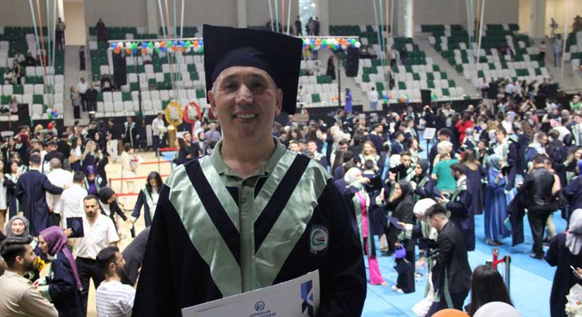 Alaylı gazeteci Bilge, İletişim Fakültesini bitirdi