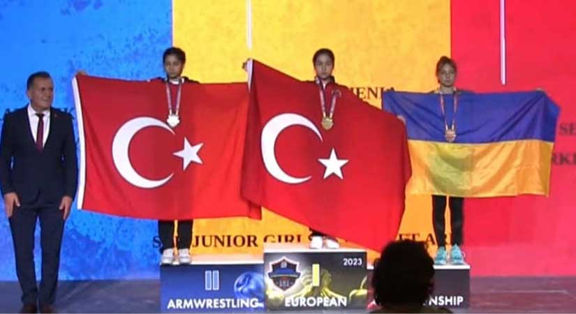 Deva Dübüş, bayrağımızı göndere çektirdi