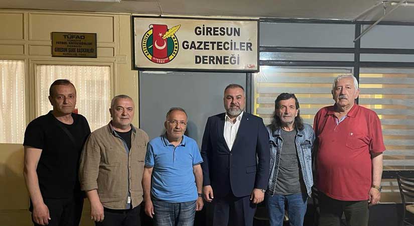 Erener’den gazeteciler derneğine ziyaret