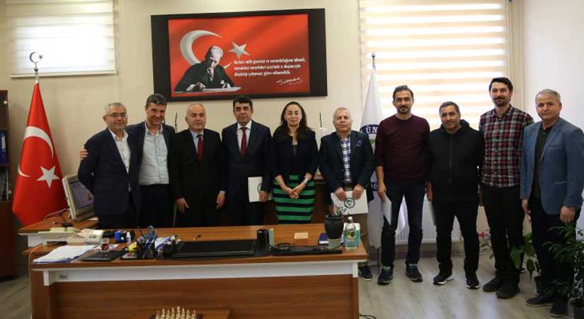 Üstün başarılı öğretim üyeleri ödüllendirildi