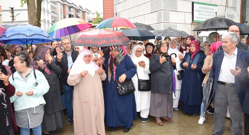 Hac kafileleri dualarla uğurlandı    