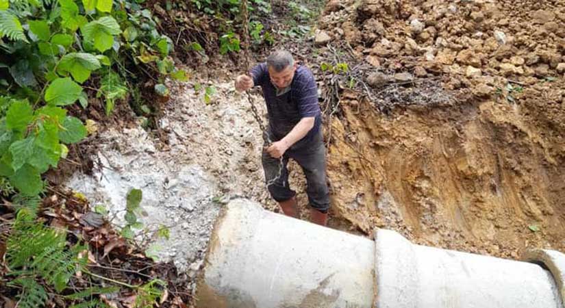 İl özel idaresi köy yollarını iyileştiriyor