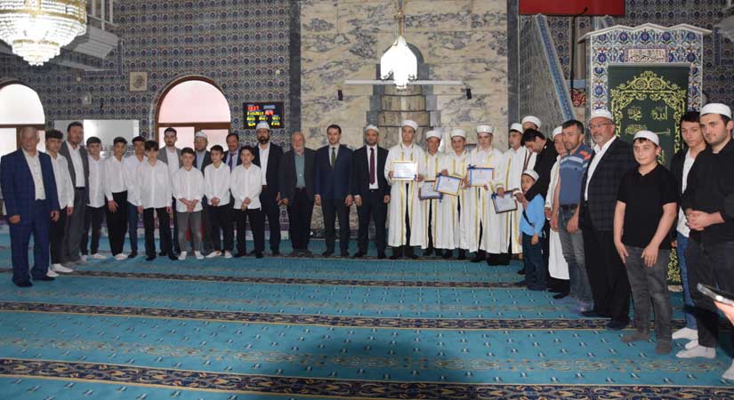 Hafızlıklarını tamamlayan öğrenciler icazet aldı