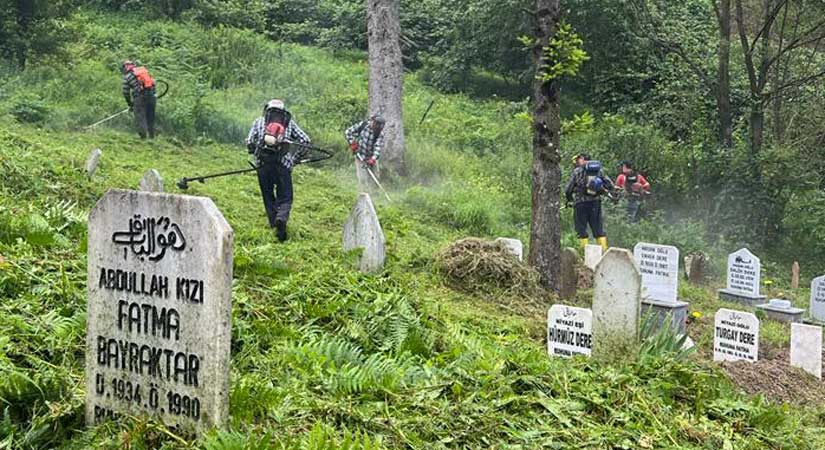 Mezarlık temizlik ‘TİM’i iş başında