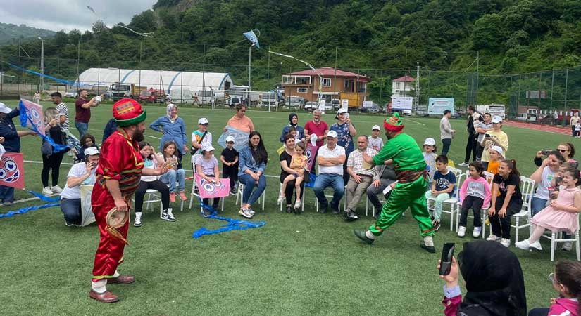 Uçurtma festivali renkli geçti