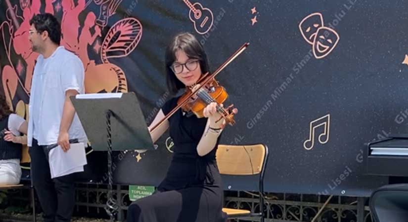 Sahne senin festivalinde doyasıya eğlendiler