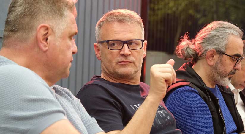 Hoca konusu muallakta!