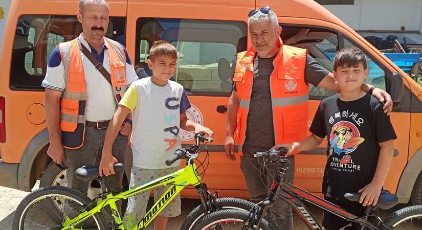 Ulaştırma bakanından çocuklara sürpriz