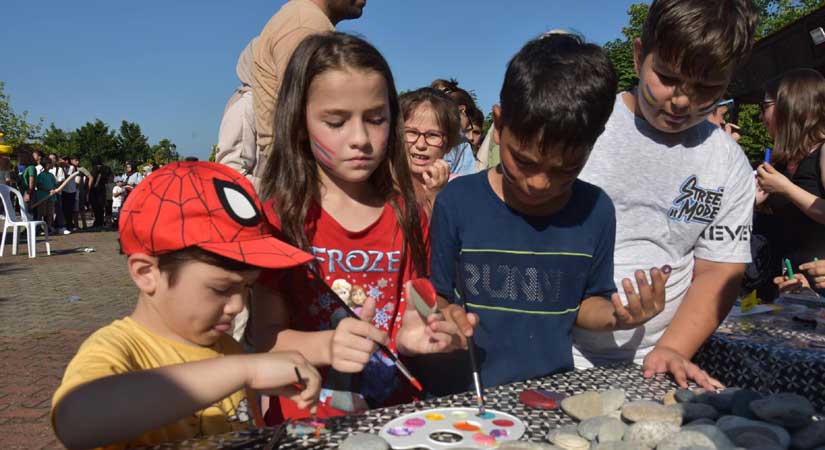 Espiyeli çocuklar doyasıya eğlendi