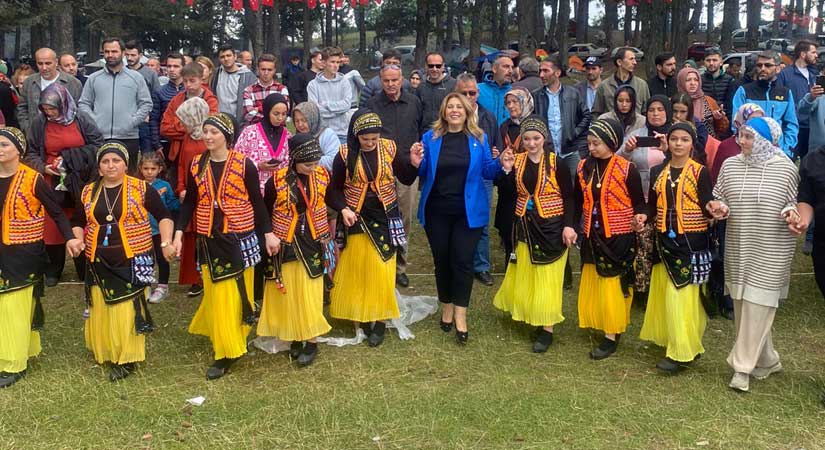 Milletvekili Gezmiş Bursa’da festivale katıldı