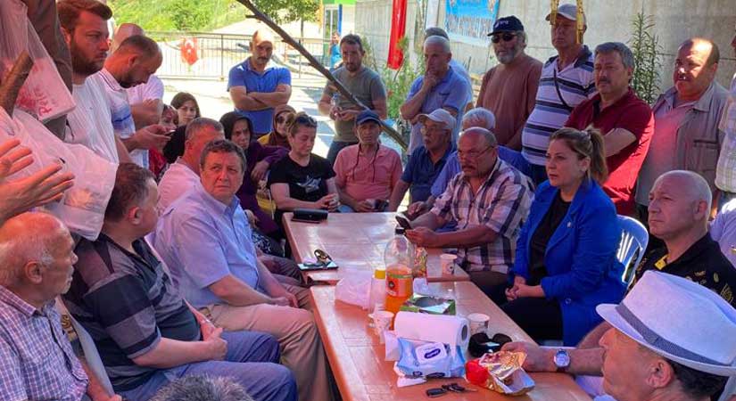 Milletvekili Gezmiş, halkın içinde