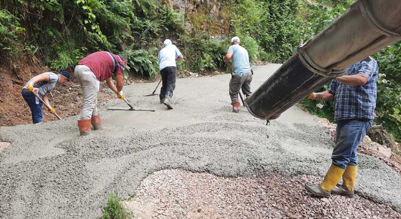 Güce’de Mahalle yolları betonlanıyor