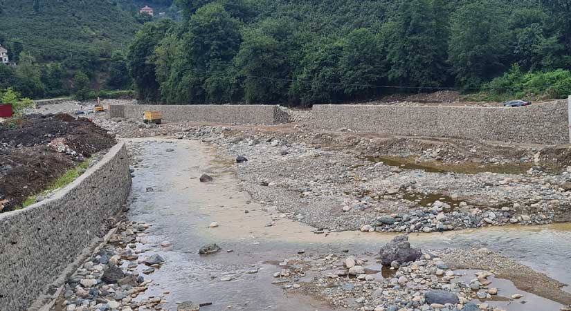 Taşkın koruma çalışması sürüyor