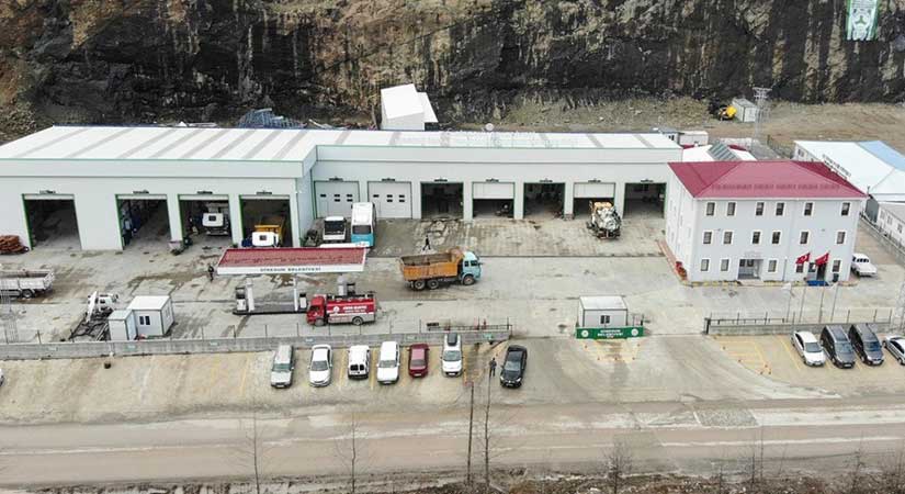 Belediyenin atölyeleri sanayi sitesi gibi çalışıyor