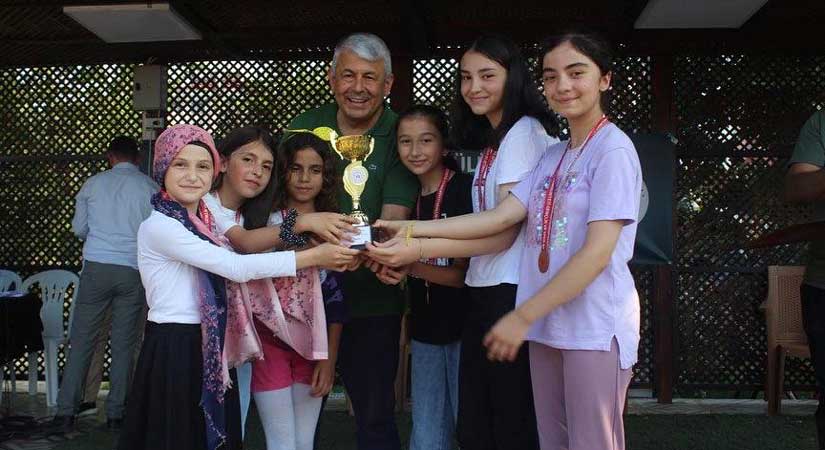 Başkan Karadere, 7’den 77’ye herkese dokunuyor