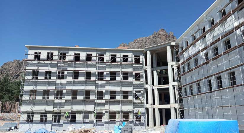 Hasan-Kezban Özbek Lisesi inşaatı sürüyor