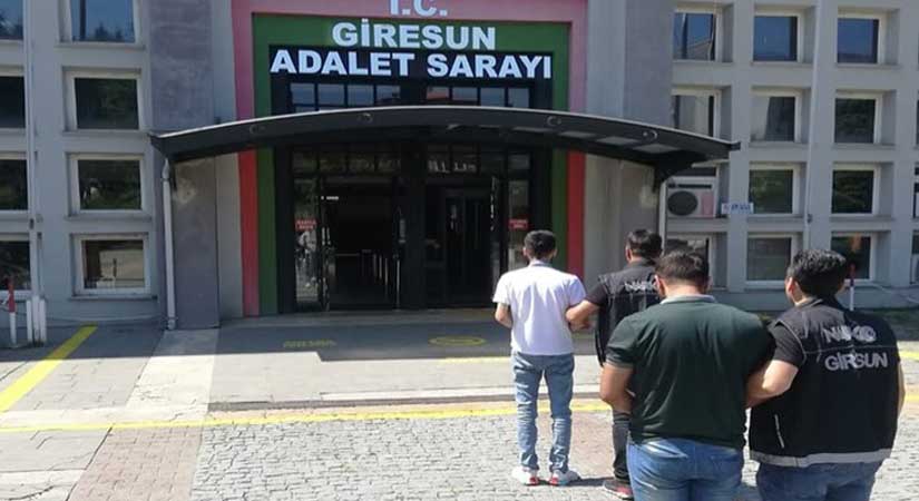 Uyuşturucu tacirleri yakayı ele verdi