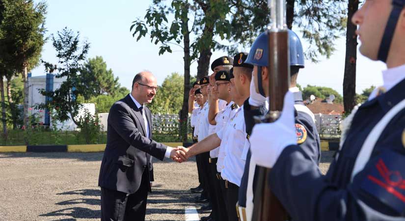 Vali Serdengeçti’den Mehmetçiğe ziyaret